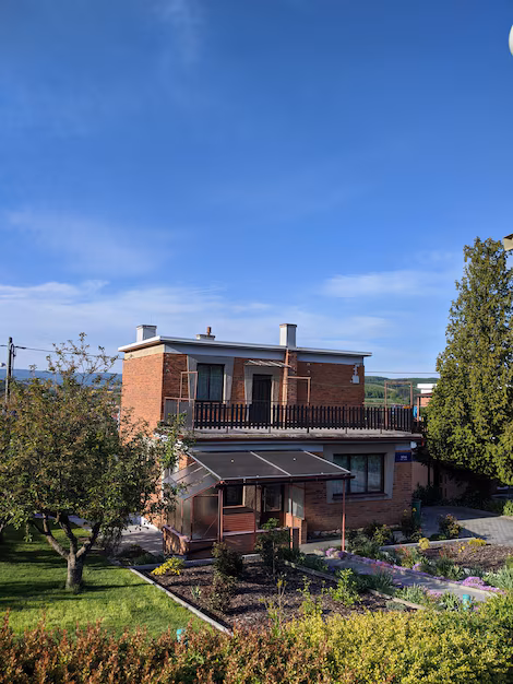 buildings against blue sky 1048944 18749828